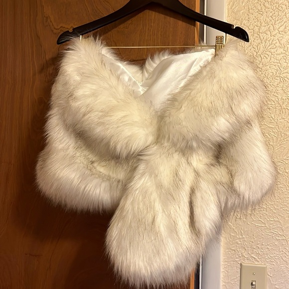 White Faux Fur Wrap - Picture 1 of 2